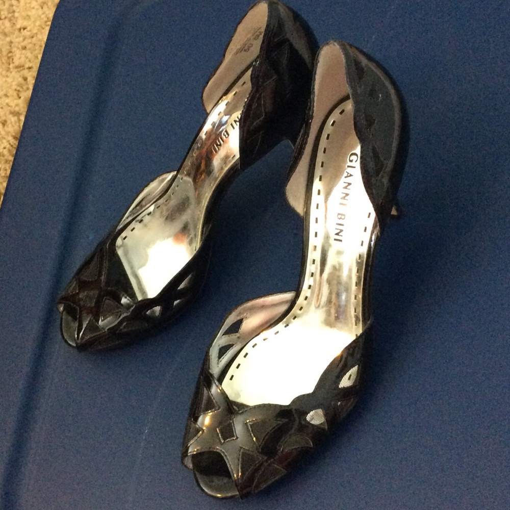 Gianni Bini size 8 black heels with mesh cutout